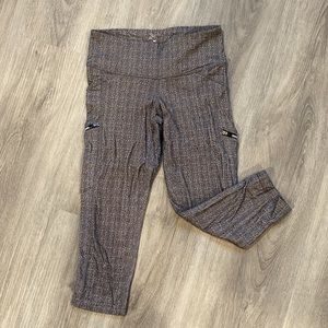 Athleta Static Drifter capri leggings